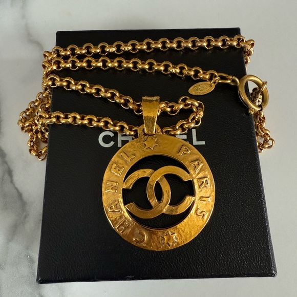 Statement Gold "CHANEL" CC Paris Large Pendant Chain Necklace - Picture 1 of 10